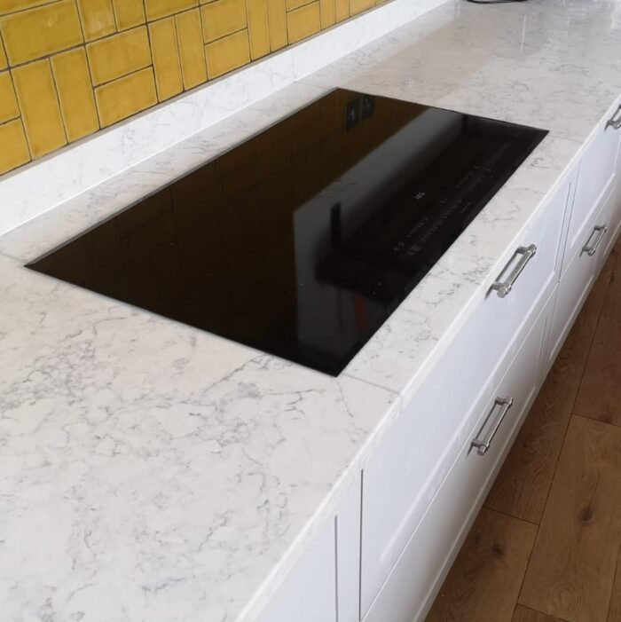 Unistone Valley White composiet keukenblad (velluto)