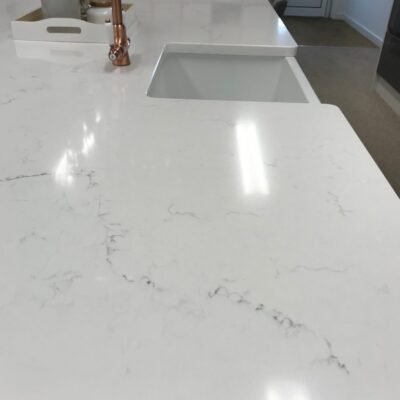 Composiet keukenblad Carrara Misterio Unistone (gepolijst)
