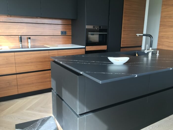 Technistone Poetic Black Keukenblad